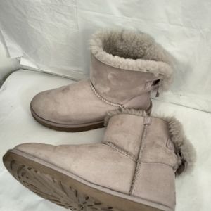 UGG🔴Classic bailey bow boots size 9